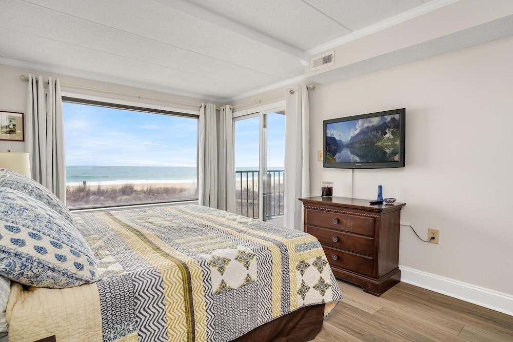 Marigot Beach 103 2 Bedroom Condo by RedAwning view 3