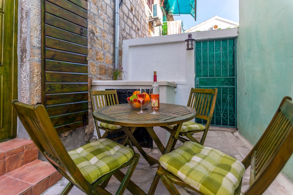 Apartment Bigovo Veljic-traste