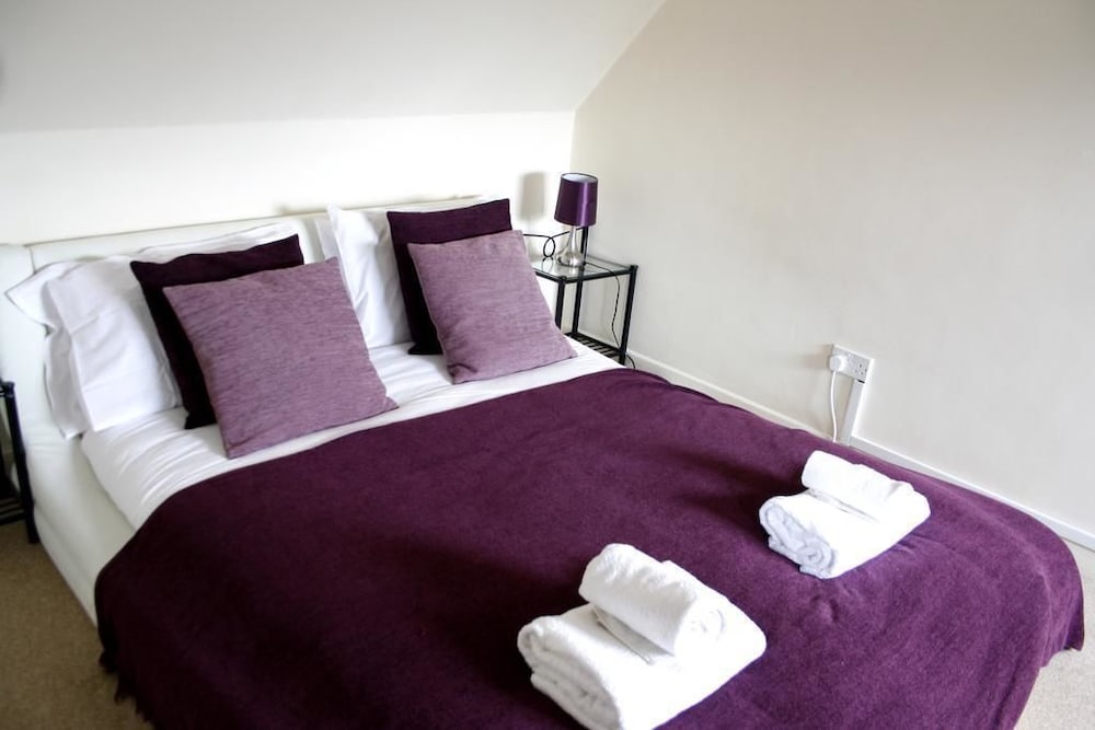 Walkers Court 3 Bedroom Apartment view 2