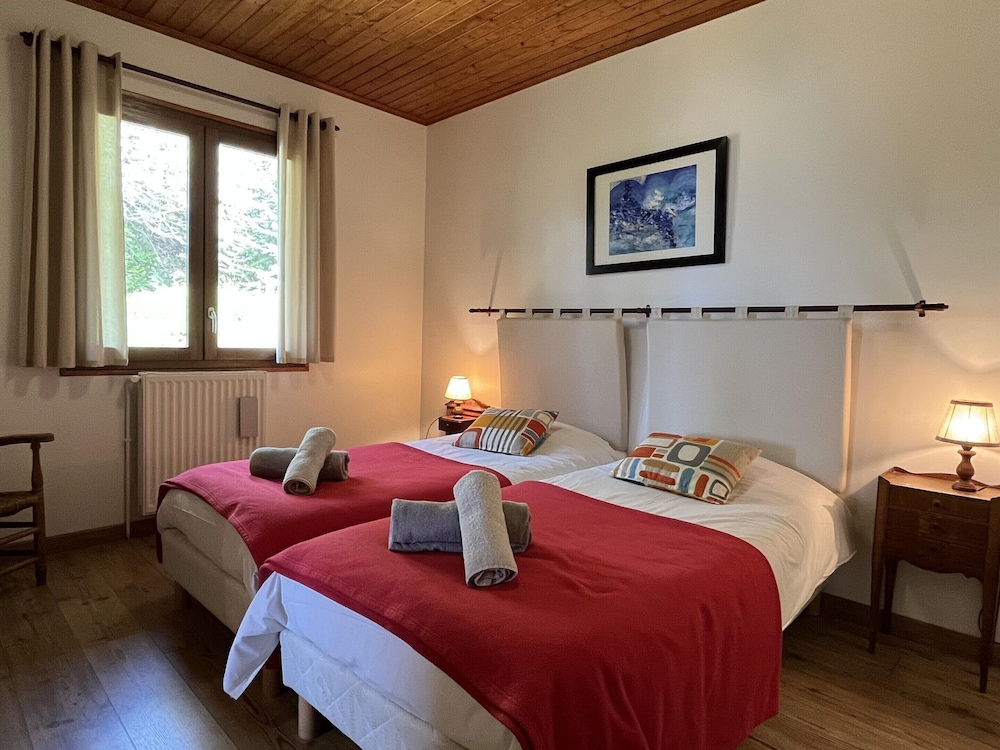 Holiday Home With Sauna, Saint-sauveur