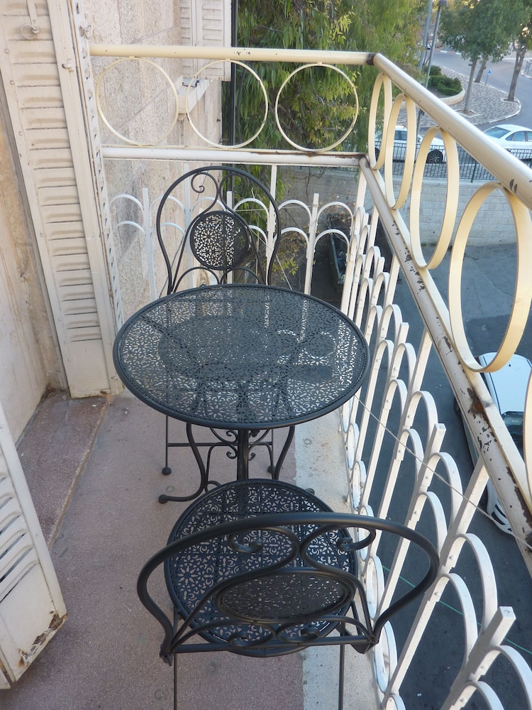 Allenby 2 Bed & Breakfast