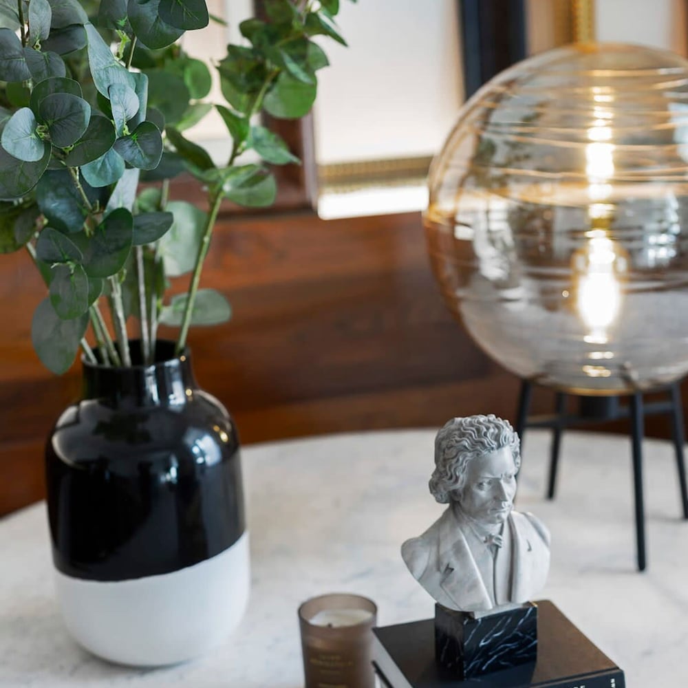 Artist Modernist 3-br Gem Next to Paseo de Gracia