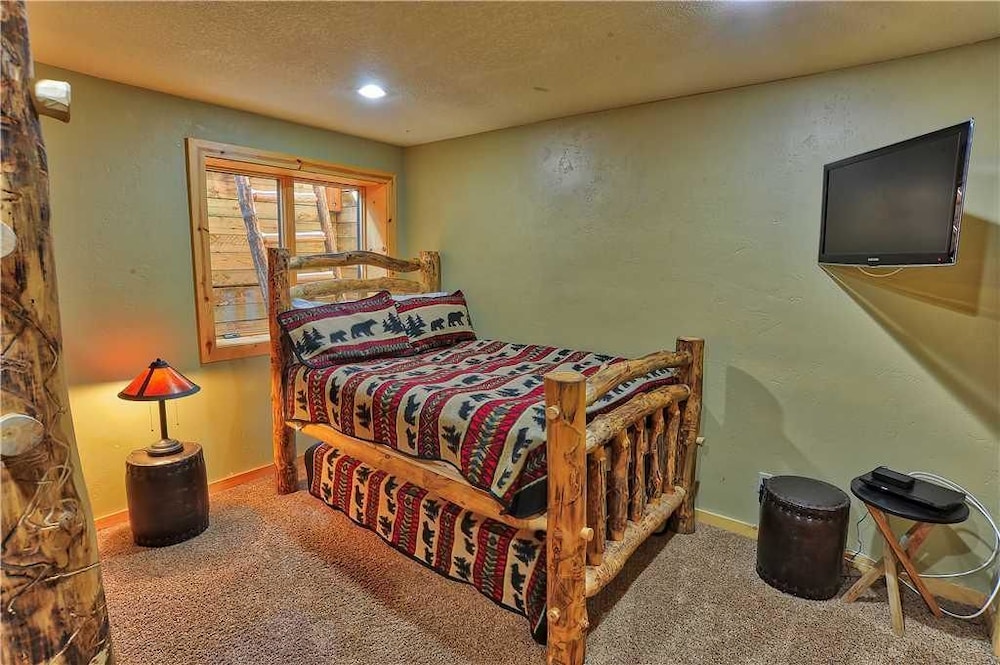 Black Bear Lodge Holiday Home 4 view 2