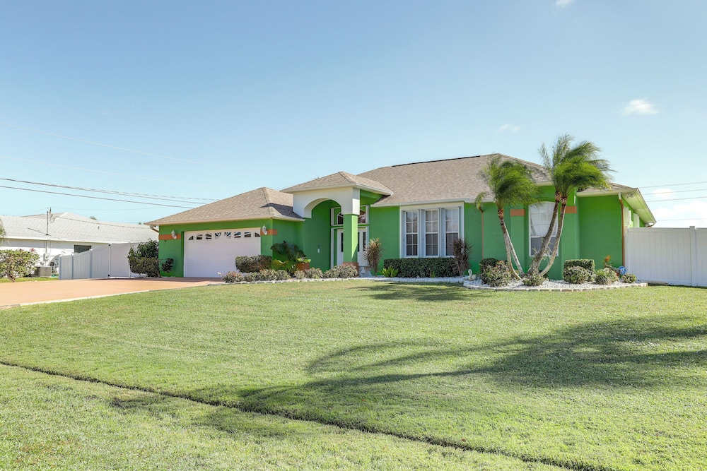 Coral Cove Beachfront Condo for 3 w/ Onsite Pool