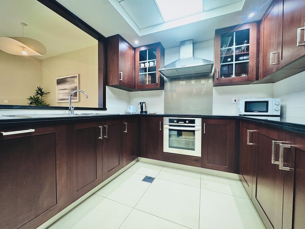 Venduras Sleek 1BR Near Burj Khalifa