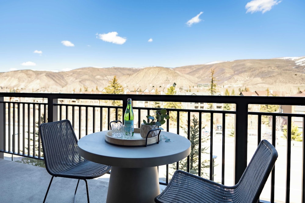 Luxe 3bdr Near Vail w/ Views Gym, Pool, Game Room Alpine Oasis at Frontgate