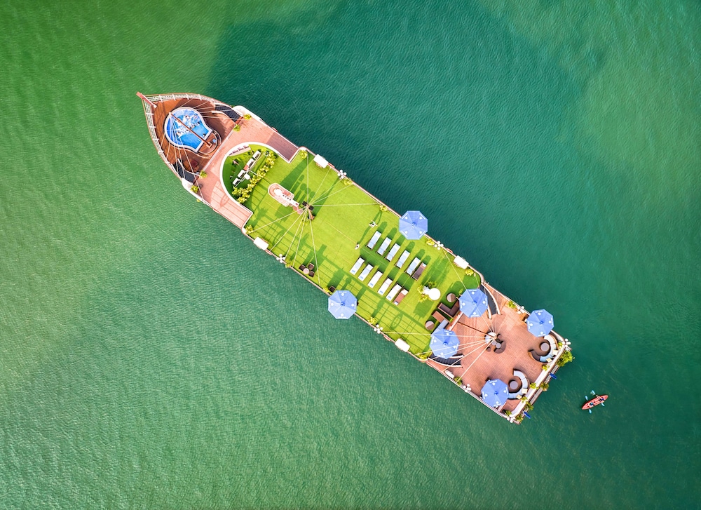 Le Journey Elegance Cruise on Lan Ha Bay