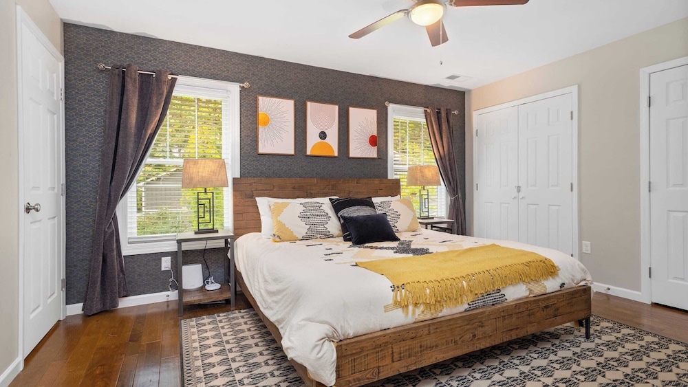 10 Townhomes, Sleeps 89 6 Mins to DT Asheville Sycamore Cove by Avantstay