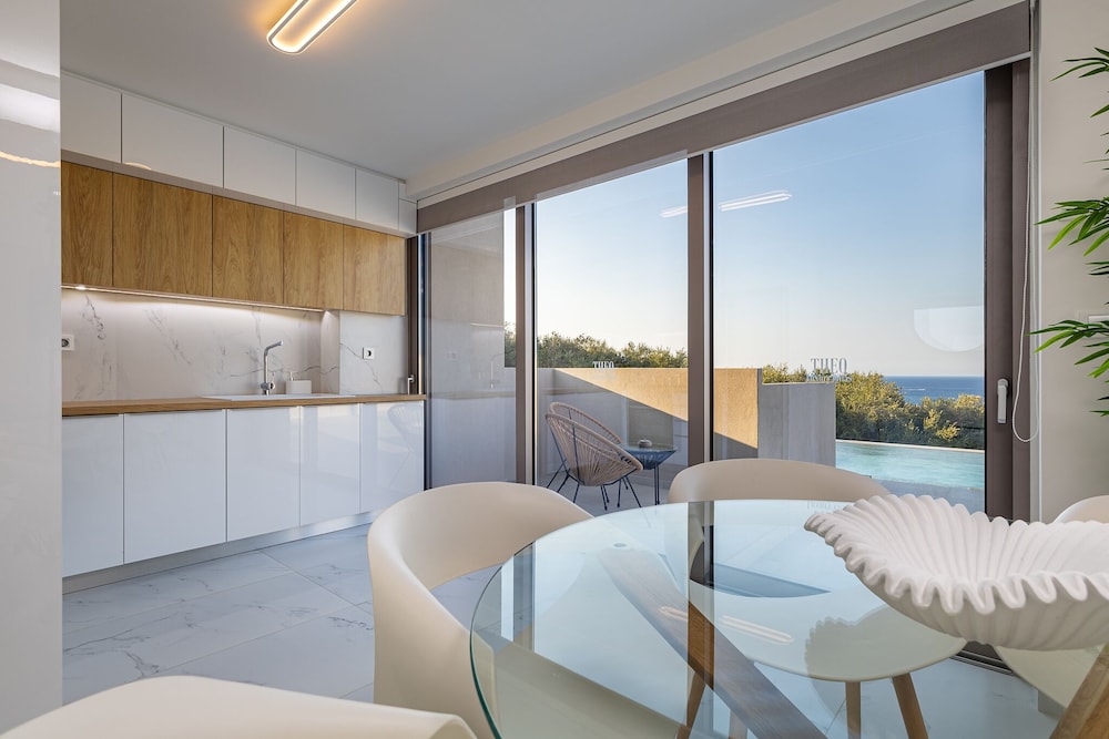 Theo Luxury Villas With Sea View