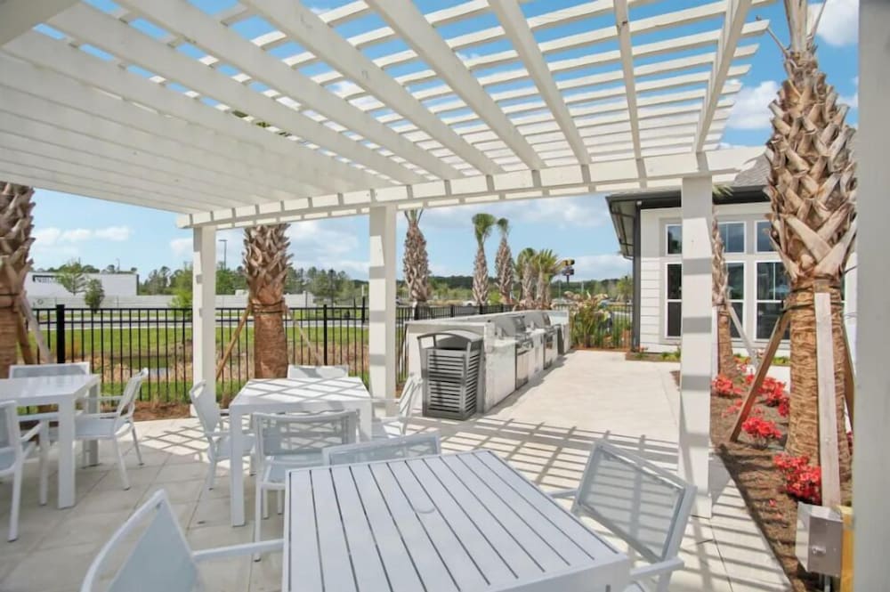 Landing Apartments near JAX