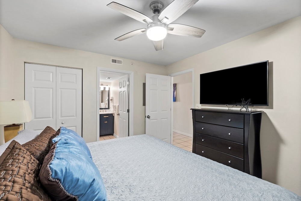 Pelican Beach 1702 1 Bedroom Condo by Pelican Beach Management view 4