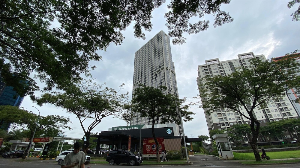 Comfy and Strategic Studio at Pacific Garden Alam Sutera Apartment