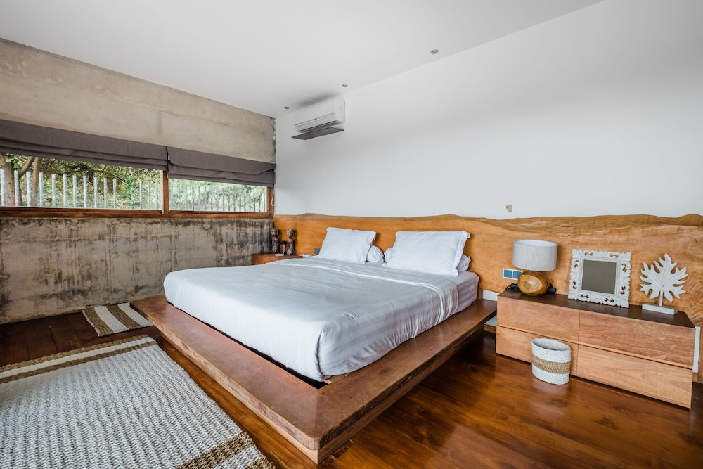 Jimbaran Balangan BeachFront Villa Nakar