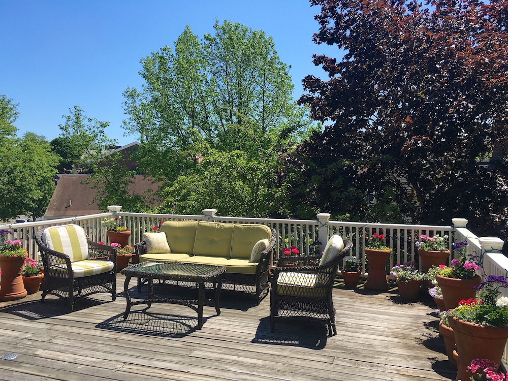 Yankee Peddler Inn