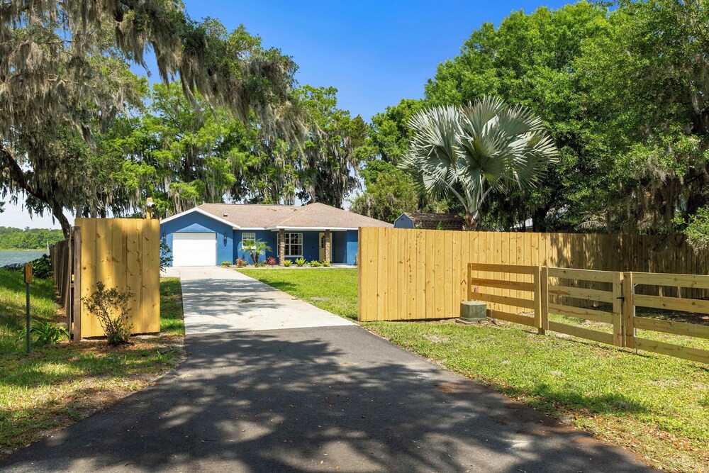 Welcoming Little Blue Lakehouse in Crystal River