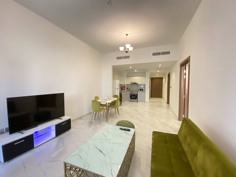 Lux BnB 2BD Canal Views Business Bay
