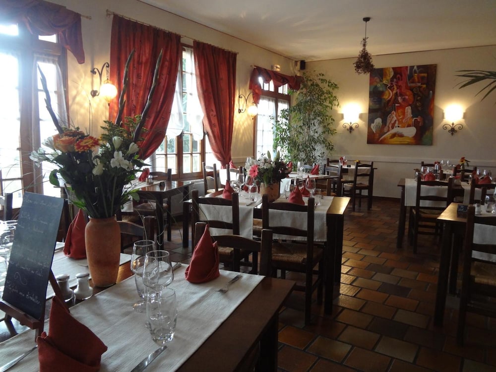 Hotel le Relais - Property Image 12