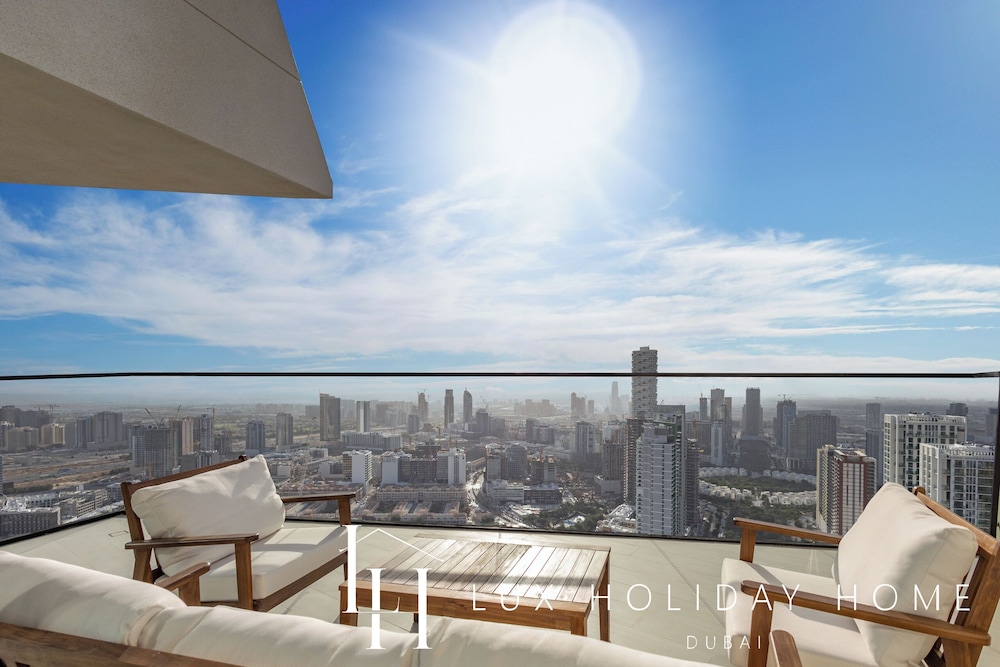 LUX The Phantom Sky Pool Suite
