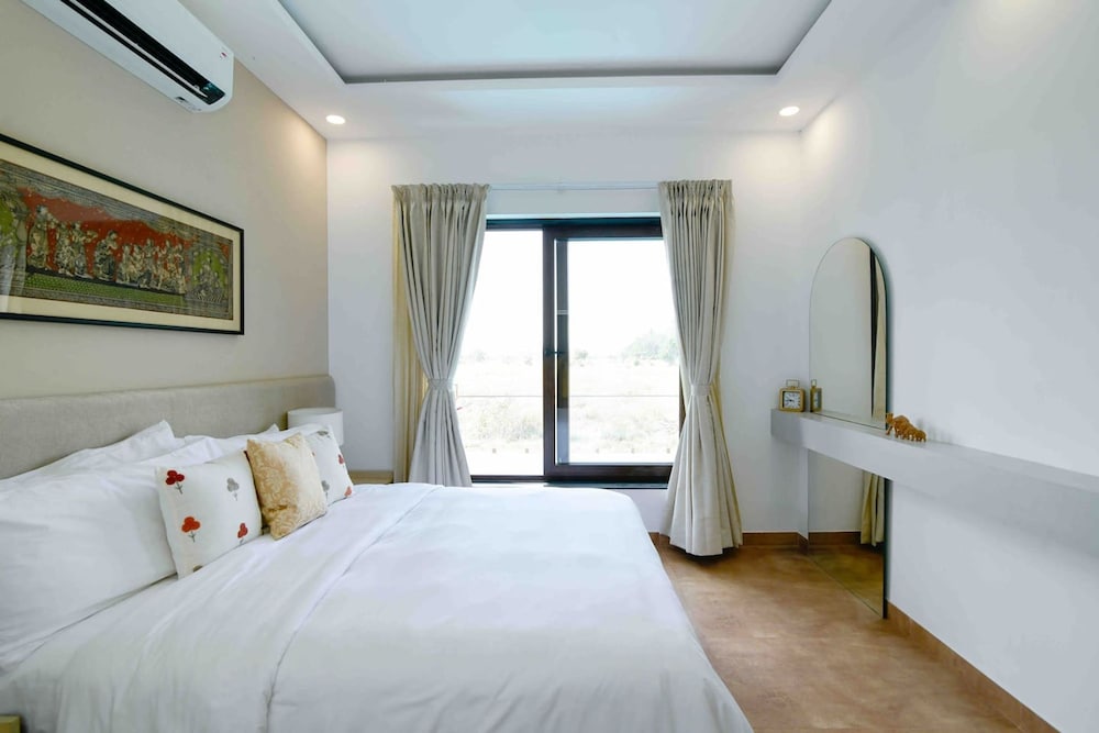 Luxury 4bhk Pool Villa - Sunset View