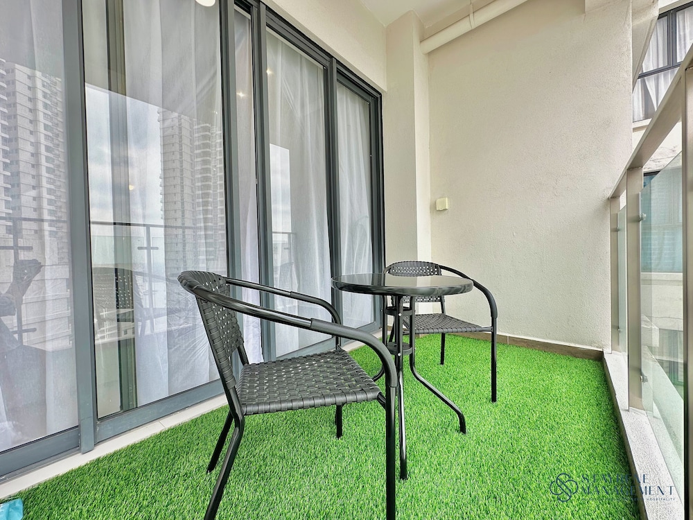 Country Garden Danga Bay Sea View Homestay by Stayrene
