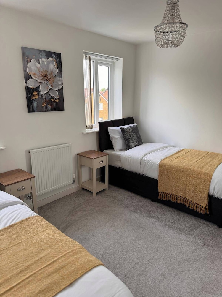 Coventry Chic City House - 3 Beds