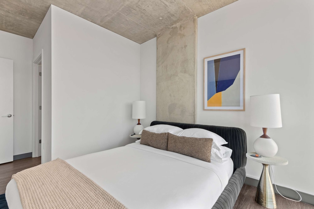 Cloud9 6 apt for 30ppl Fulton Market The Nouveau