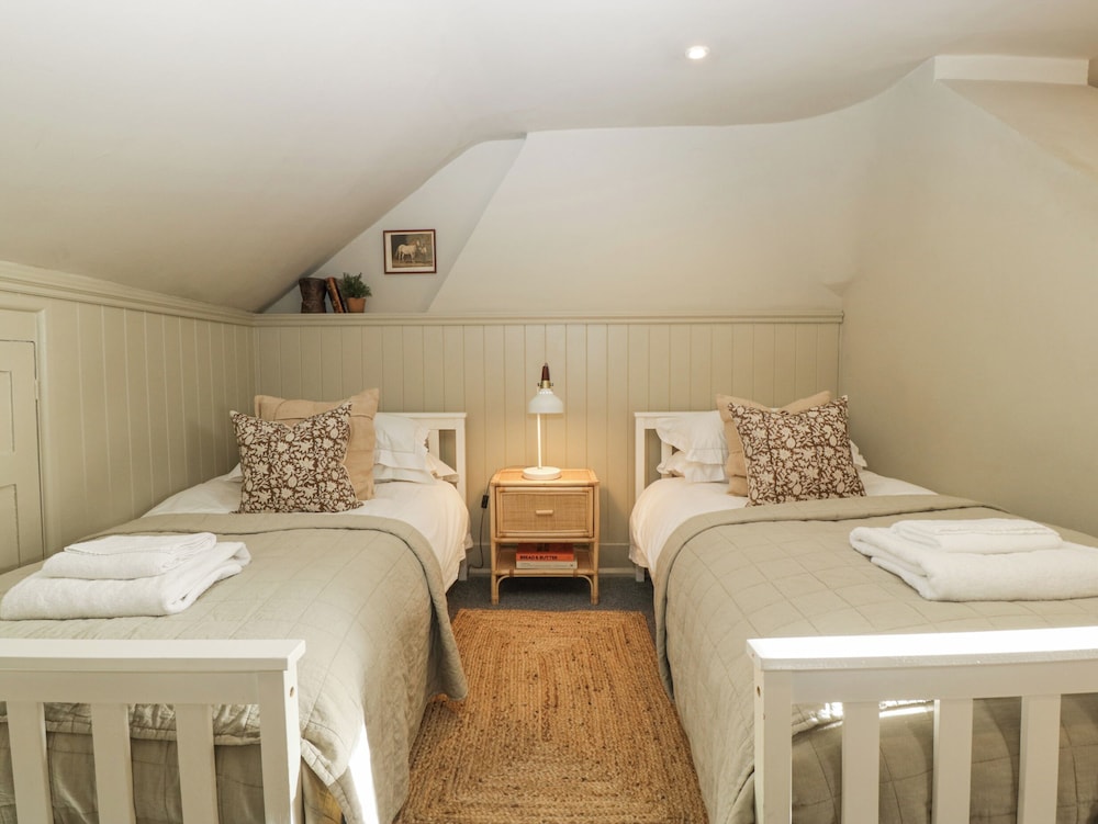 Cotswold House