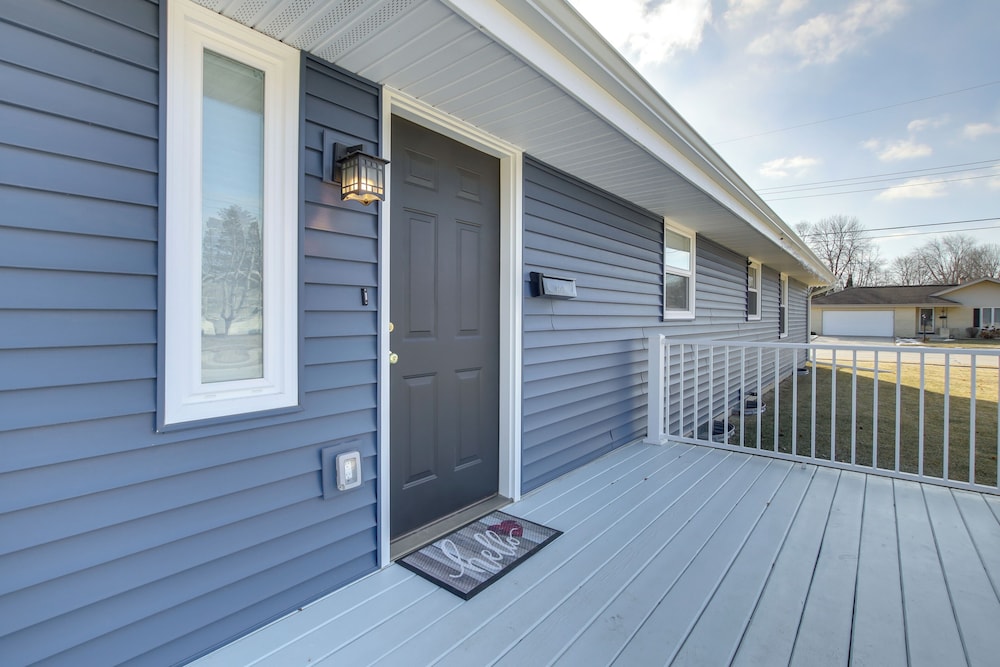 2 Mi to Lincoln Park Zoo: Family-friendly Home
