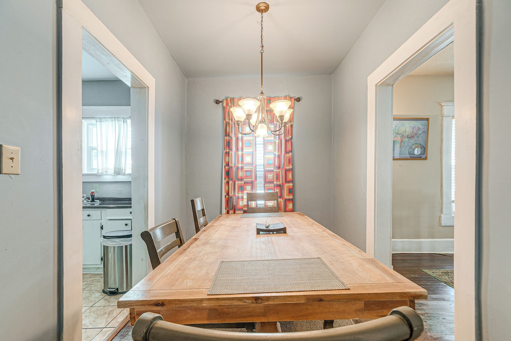 Family Retreat w/ Yard < 1 Mi to Dtwn Durham!