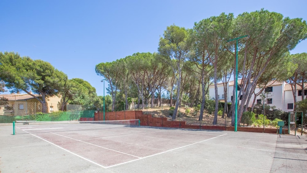 Pineda in Llafranc With 4 Bedrooms and 2 Bathrooms