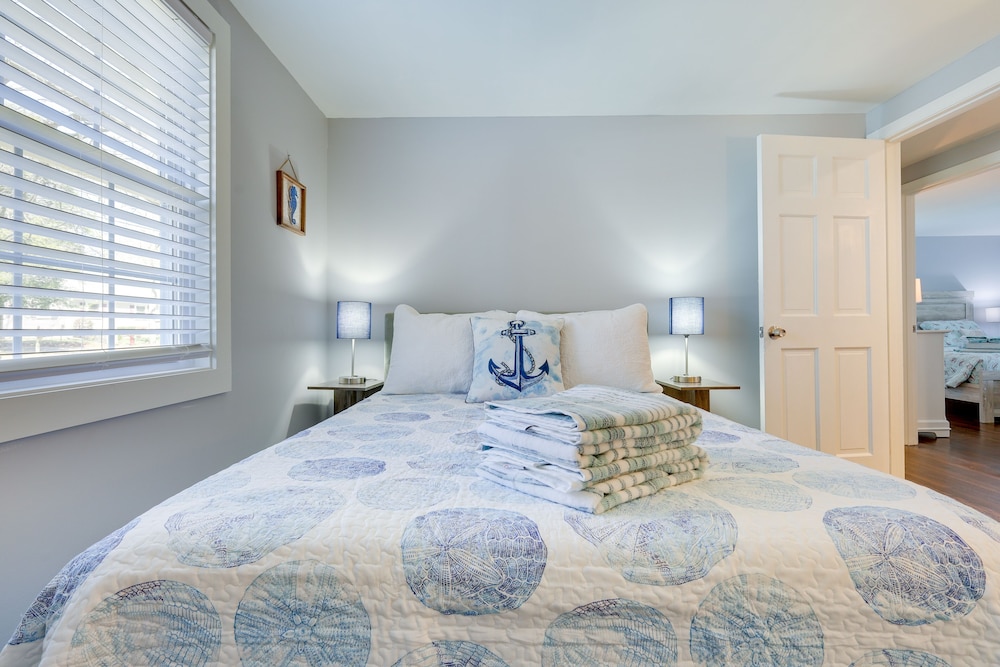 2 Mi to Craigville Beach: Hyannis Home w/ Deck