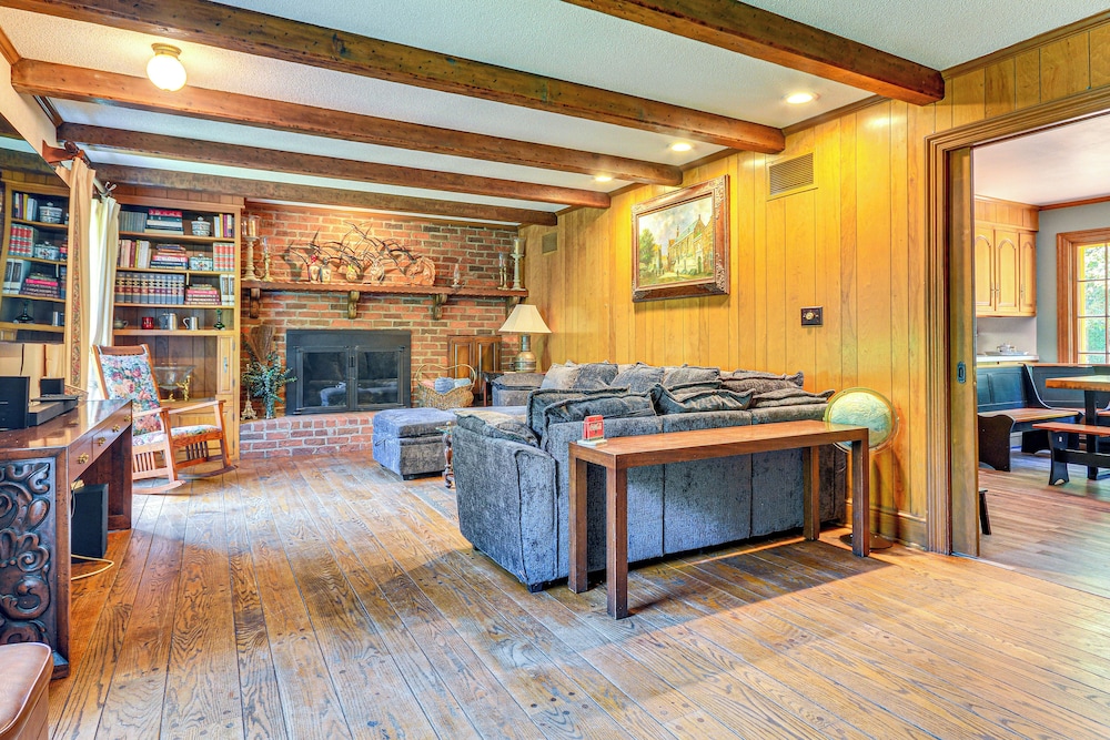 2 Mi to Main St Thomasville: Family Home w/ Games
