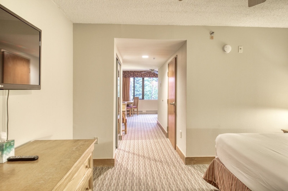 The Grand Lodge by Traverse Hospitality (No Resort Fees)