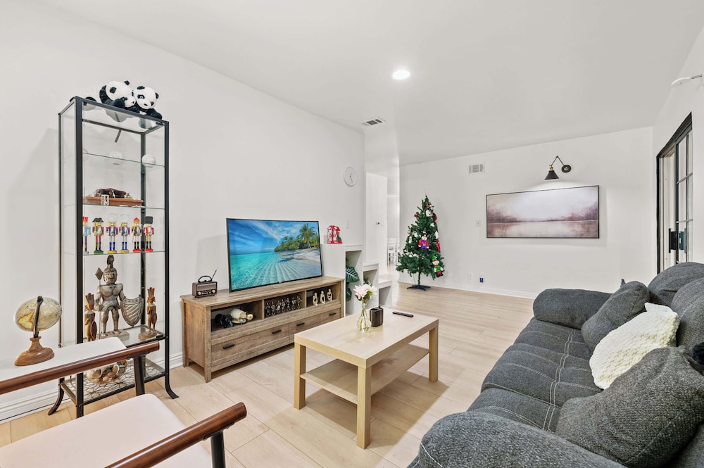 Newly Updated Family Retreat Safe Area Near Dtla