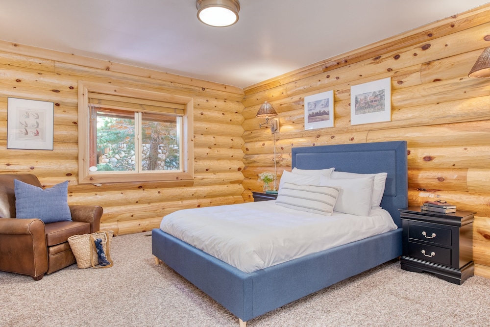 Tanglewood by Avantstay 10mins to Bear Mountain, Contemporary Hillside Cabin view 5