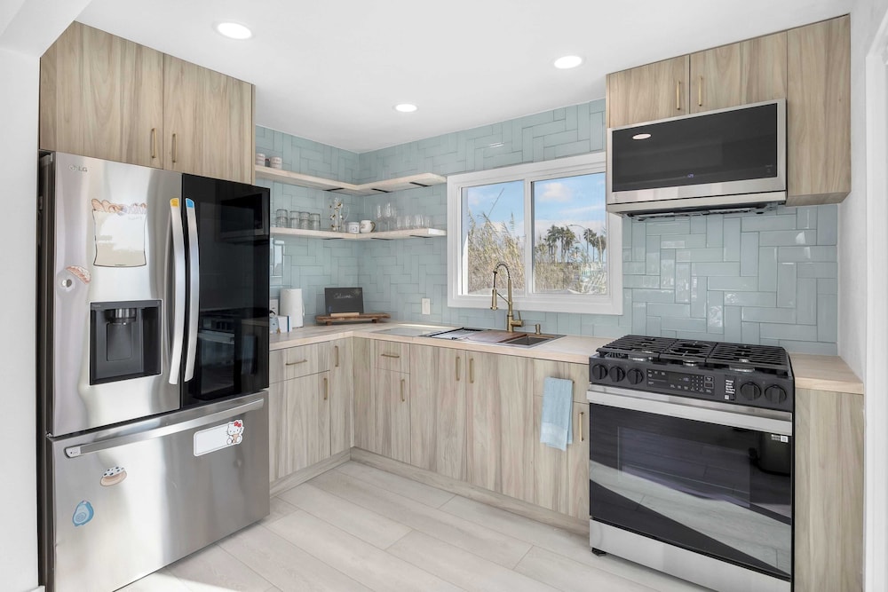 Steps to the Beach, 2 Units w/ Patio, Fire Pit Pacific Coast Highway Buyout