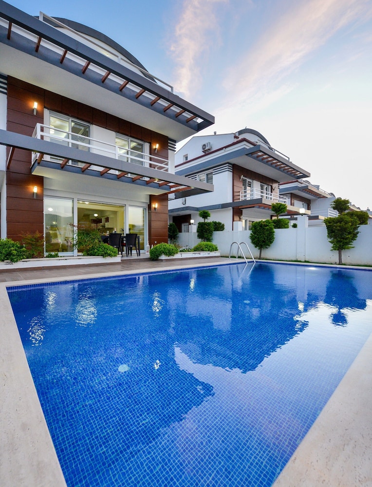 Tala Villa 9 view 3