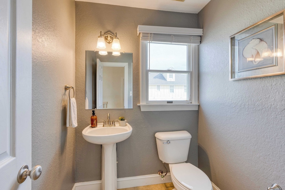 Sleeps 28 Beachfront w/ Pool, Hot Tub, Game Room Atlantic Watch by Avantstay