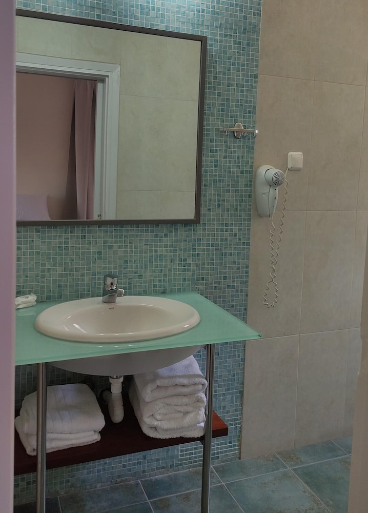 Okeania Seafront Rooms in Kamena Vourla