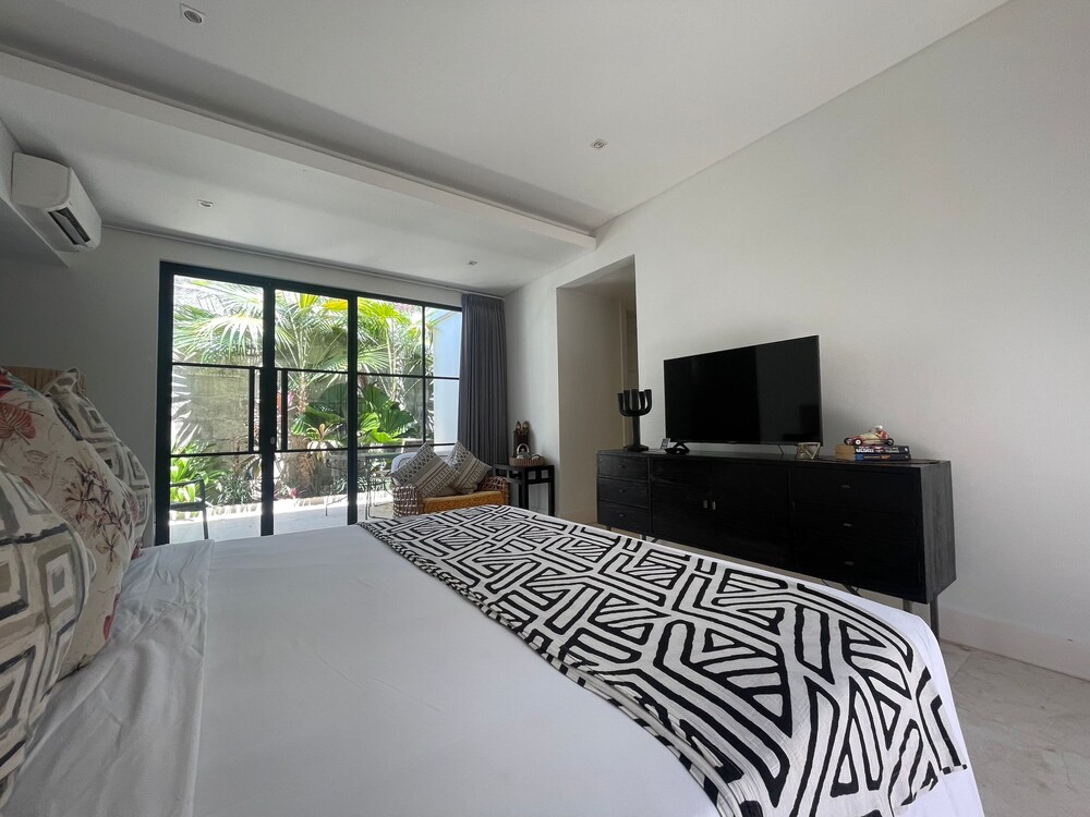 Martini Suites & Villa