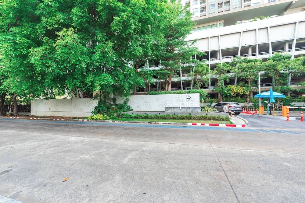 2BR 7 Mins Walk to BTS Bill Included