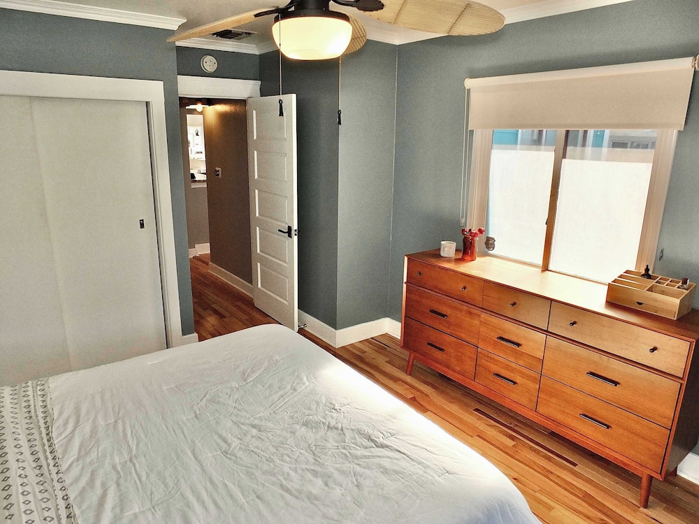 Beach City Craftsman - Walk to Beach