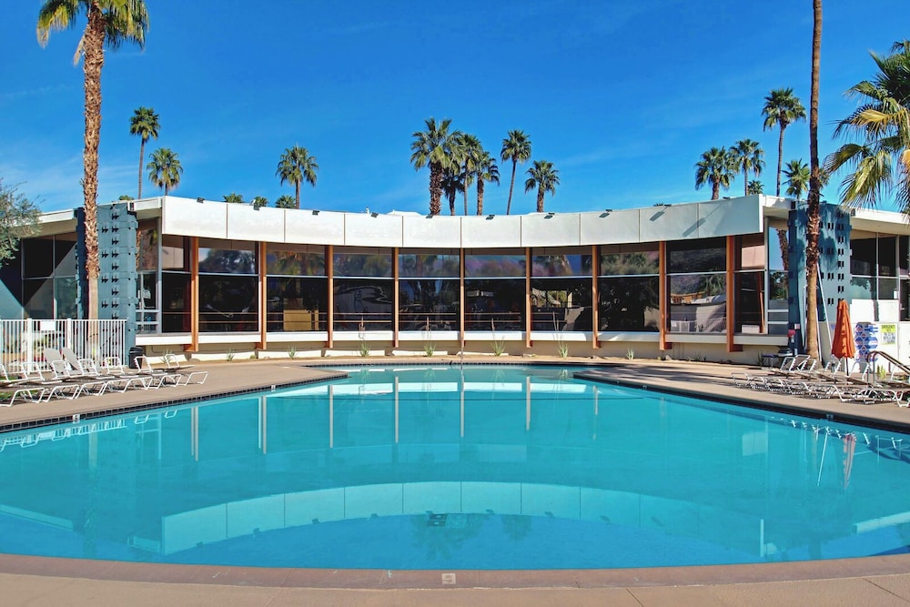 1957 Modern Hideaway