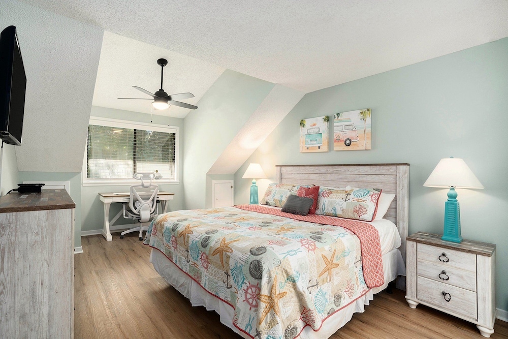 2d West Hyde Park 3 Bedroom Condo