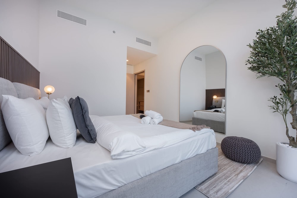 Cozy 2-bedroom Apartment Perfect for Family in Downtown With Burj Khalifa Views