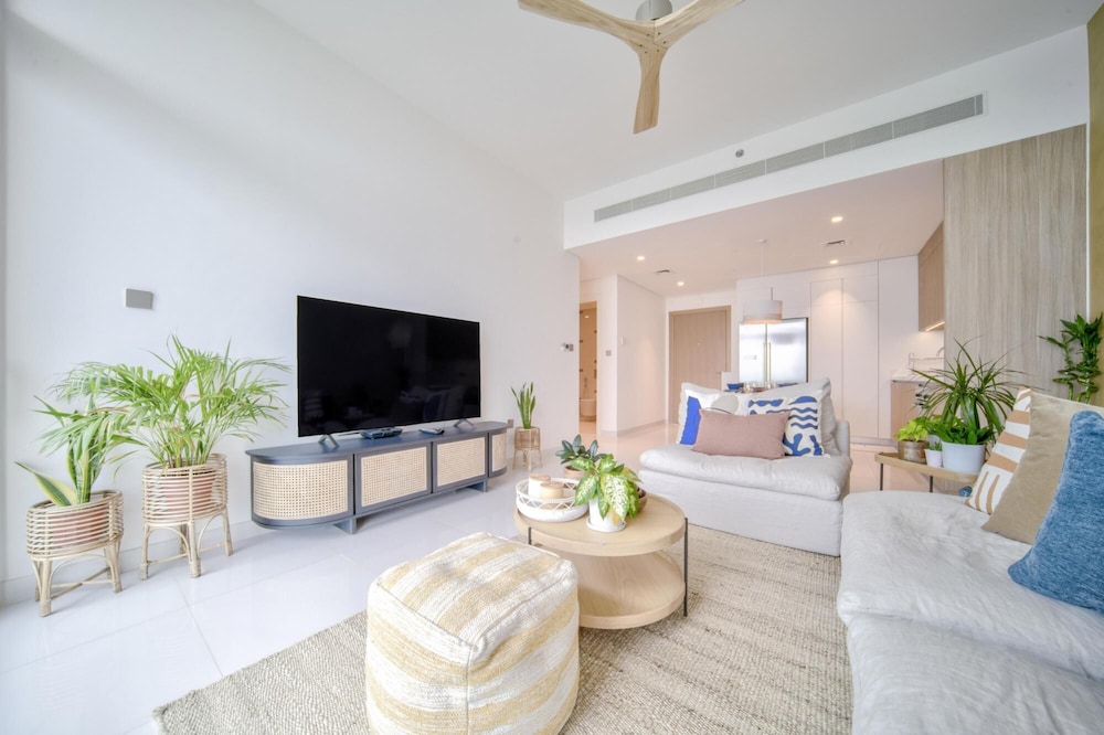 Luxury Sea View Living on Emaar Beachfront