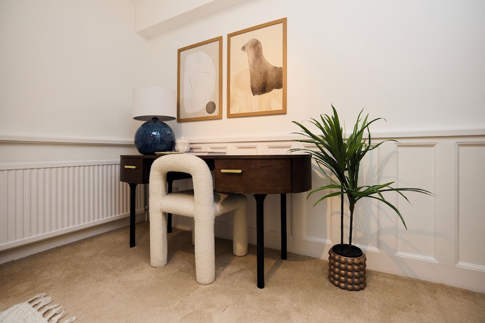 The Carlton Nook - 2BR Apartment