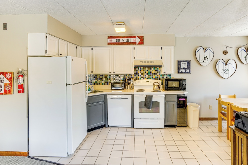 Snow Mountain Condo: Hot Tub + Shuttle to Resort