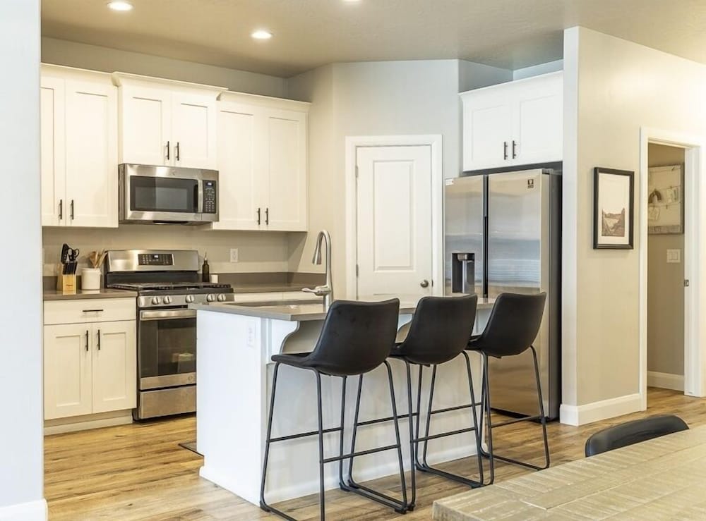 Escondido Escape 3 Bedroom Townhouse view 3
