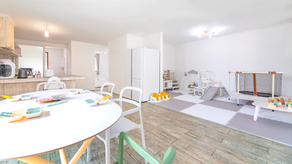 Ganghwa Hi Mom Kids Spa Pension Yellow